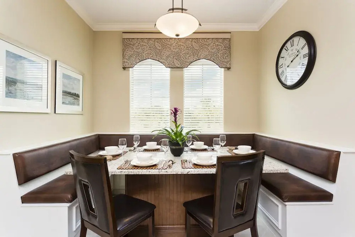 Dining 19 of 19