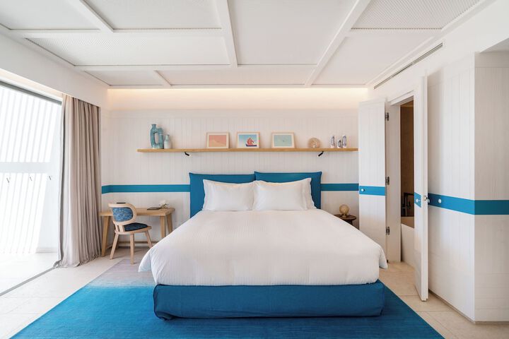Room 4 of 61