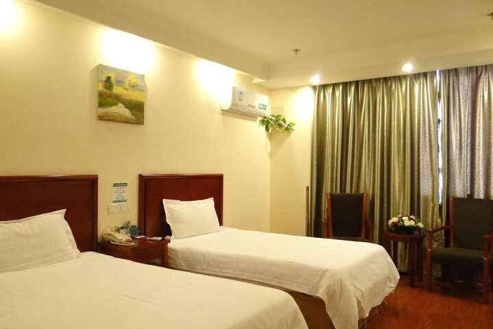 Room 4 of 29