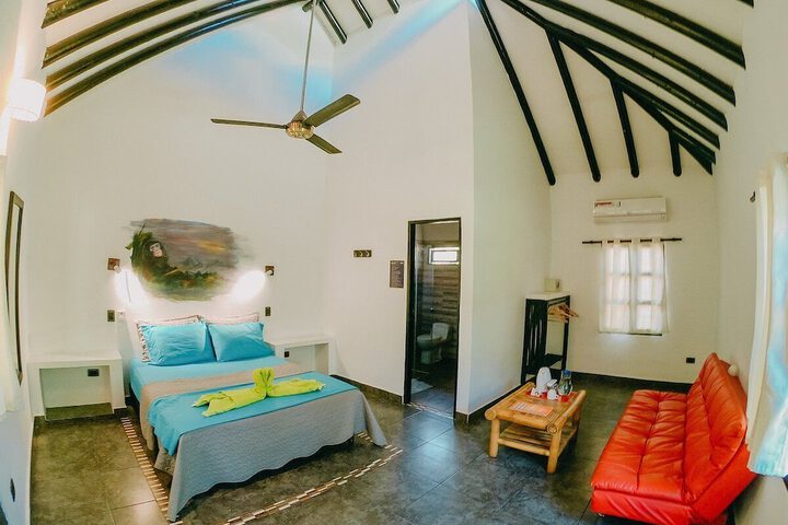 Room 4 of 8