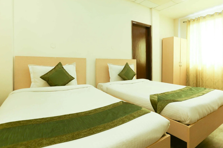 Room 6 of 14