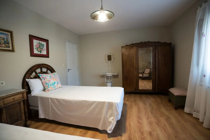 Room 6 of 19
