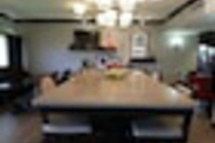 Dining 83 of 105