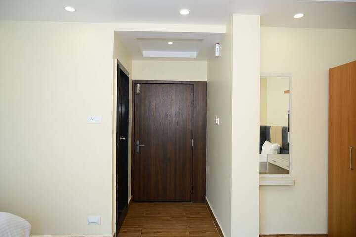 Room 9 of 38