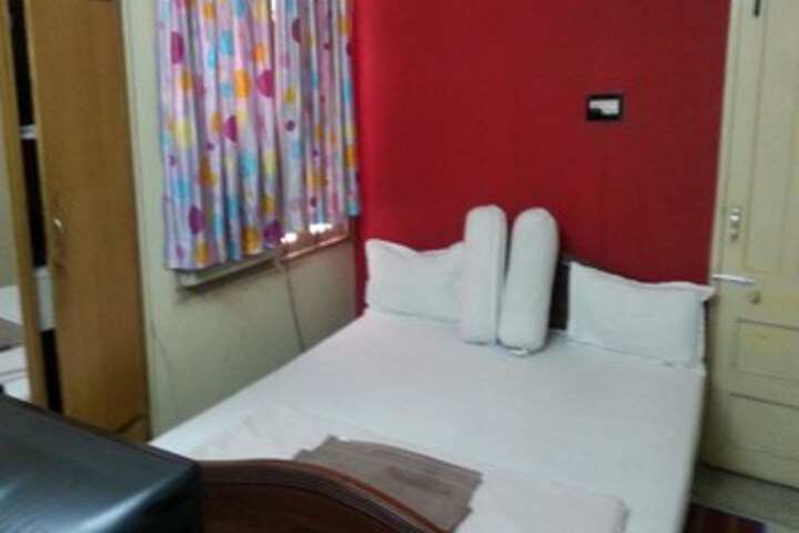 Room 4 of 4