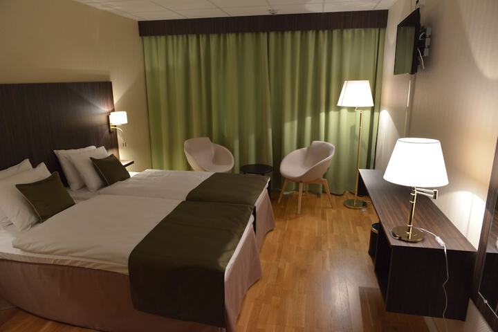 Room 11 of 43