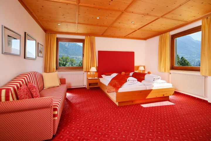 Room 5 of 38