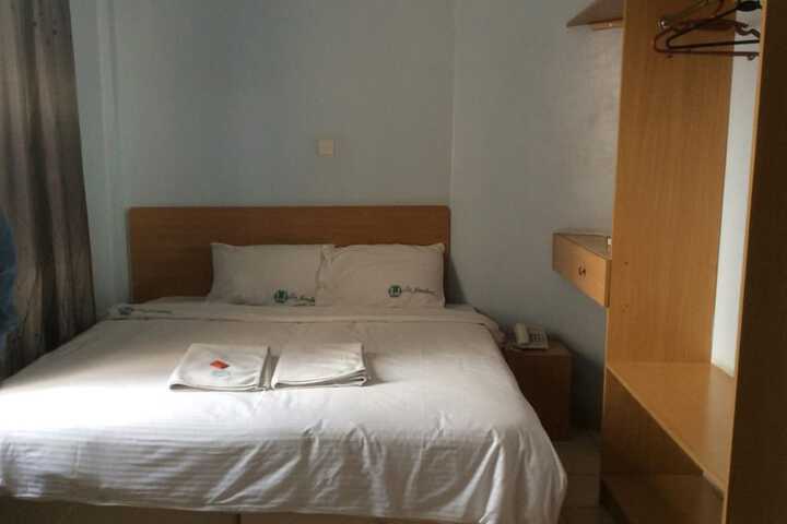 Room 4 of 45