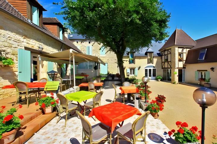 Hotel a Jayac - Logis Hotels