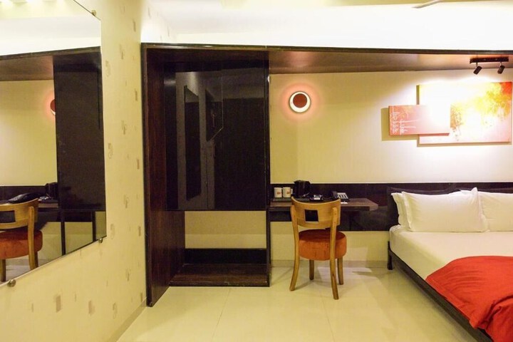 Room 5 of 44