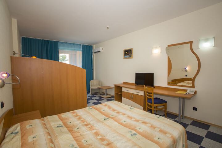 Room 10 of 91