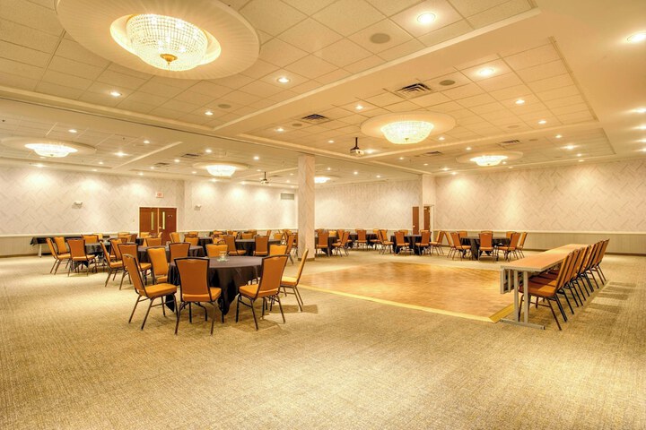 Ballroom/Hall 45 of 57