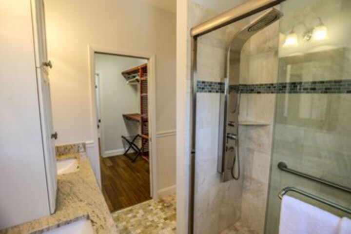 Room 6 of 28