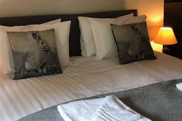 Room 10 of 27