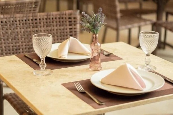 Dining 40 of 41