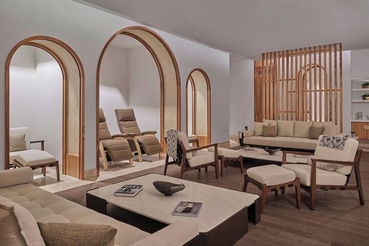 Lounge 56 of 64