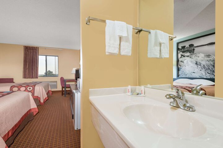 Room 4 of 17