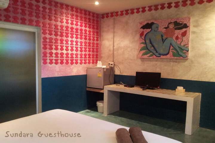 Room 6 of 20