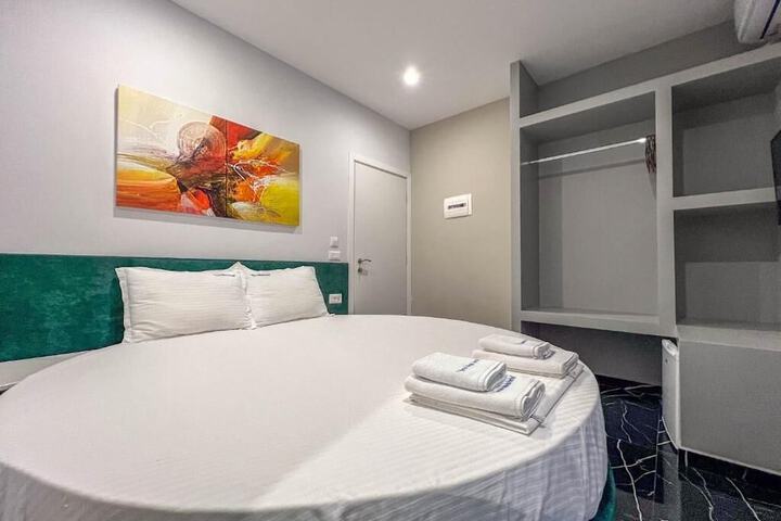 Room 33 of 41