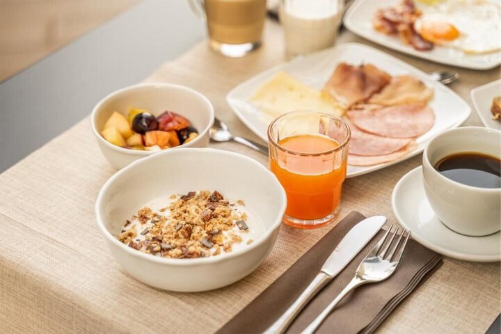 Breakfast/Coffee Service 98 of 104