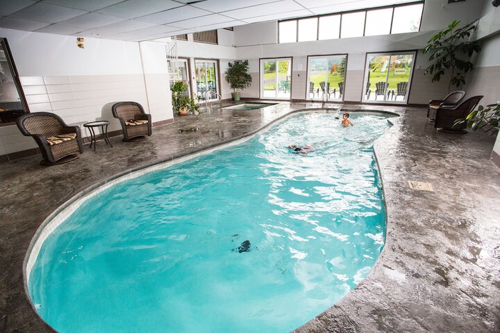 Swimming pool at Hotel Bromont