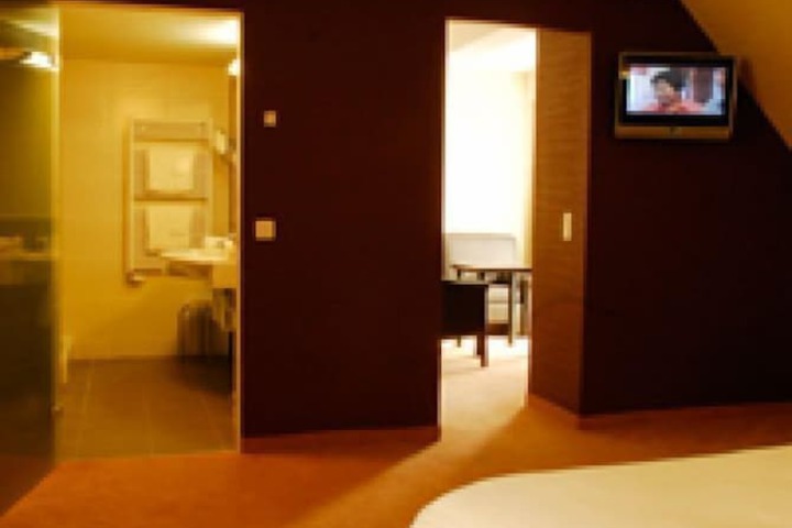 Room 16 of 31