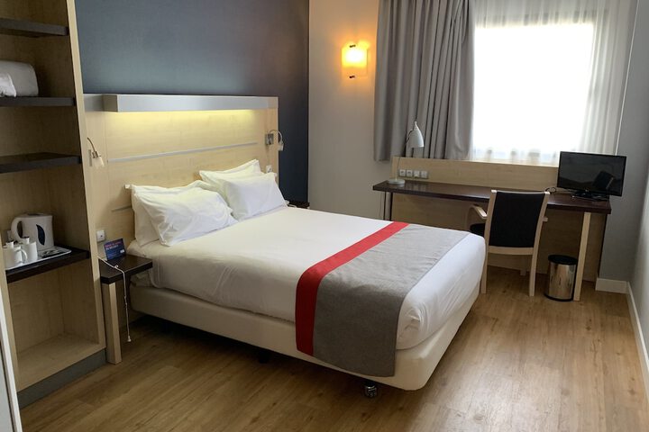 Room 3 of 40