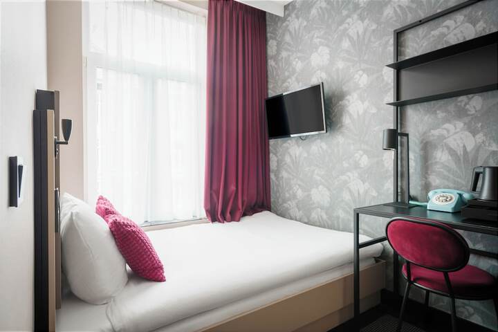Room 15 of 62