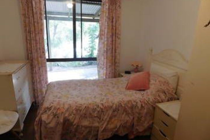 Room 10 of 26