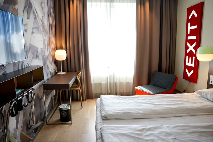 Room 18 of 74