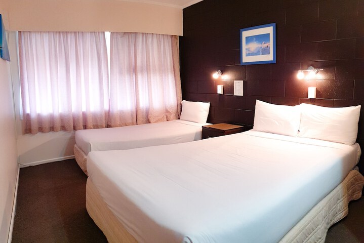 Room 4 of 41