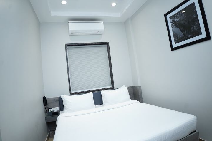 Room 4 of 11