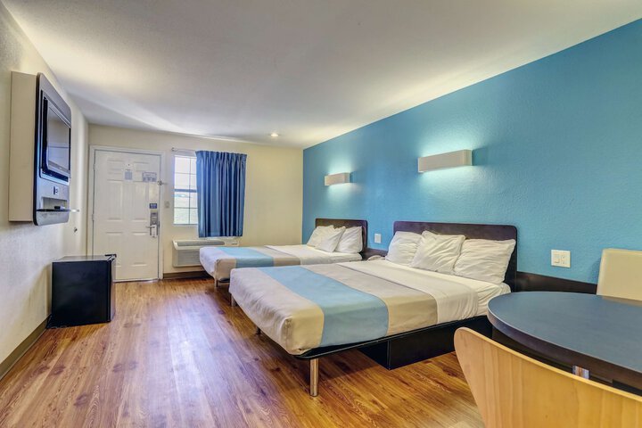 2 Queen Beds (15 of 28)