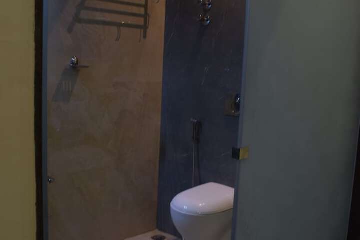 Room 28 of 43