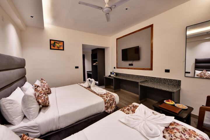 Room 7 of 18