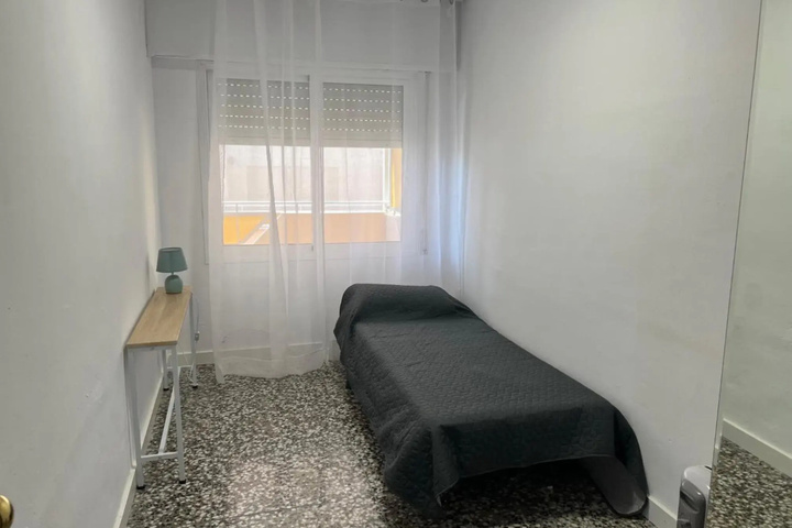 Room 10 of 16