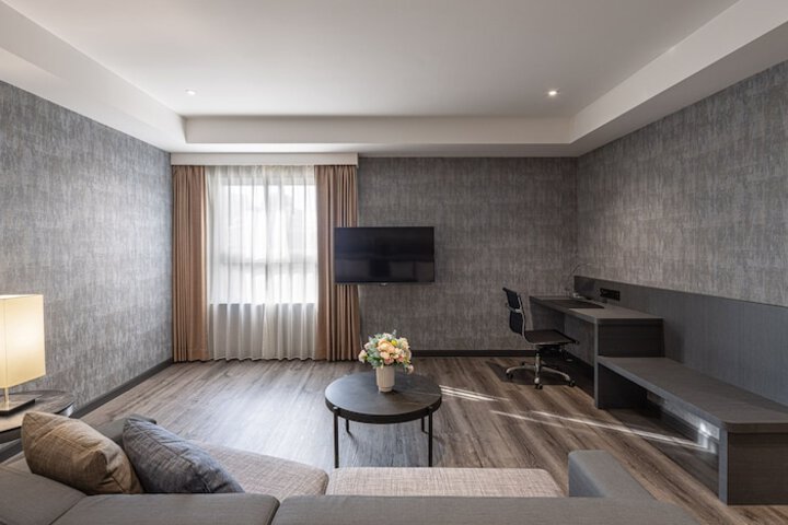 Room 8 of 35