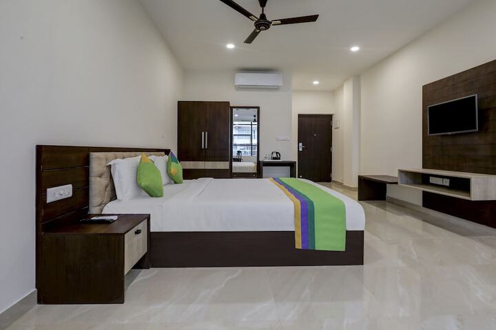 Room 32 of 44