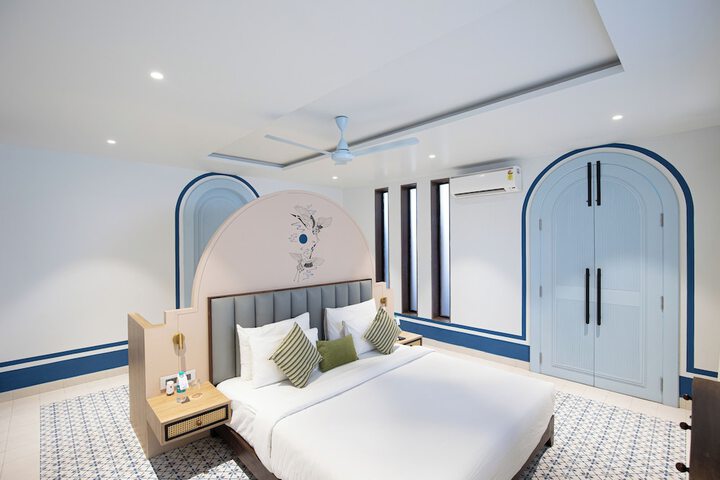 Room 33 of 84