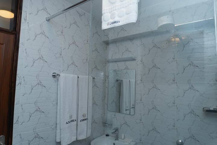 Room 11 of 16