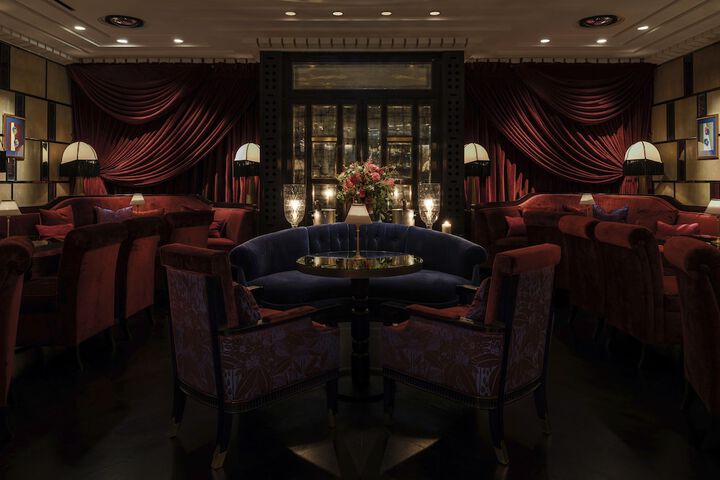 Lounge 122 of 139