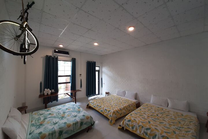 Room 10 of 26