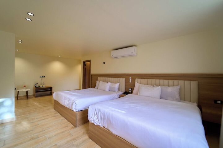 Room 42 of 174