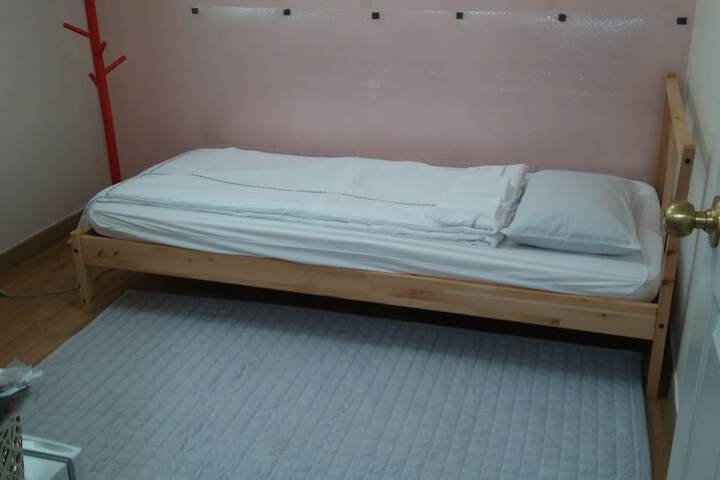 Room 16 of 32