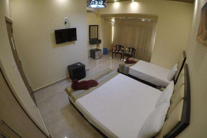 Room 11 of 33