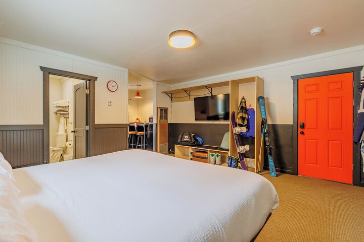 Room 4 of 60