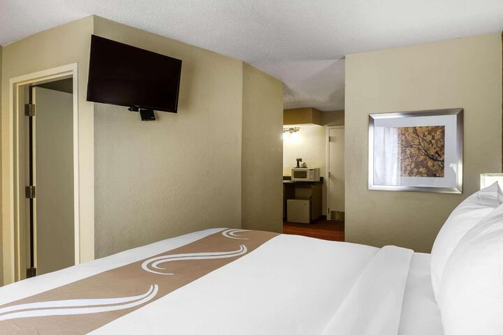 1 King Bed (9 of 18)
