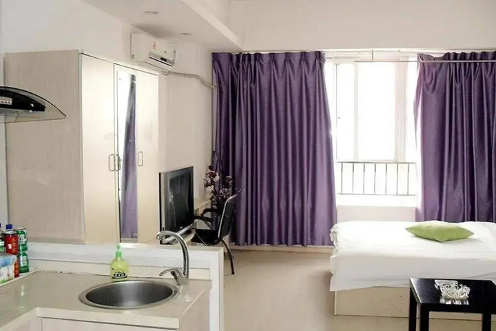 Room 4 of 11