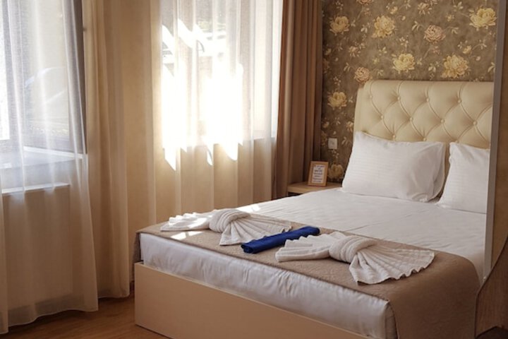 Room 8 of 34