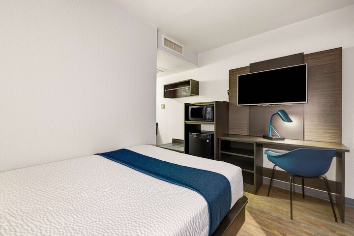 Room 14 of 36